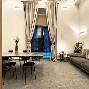 Apartment Oasis & Old Town Center 
